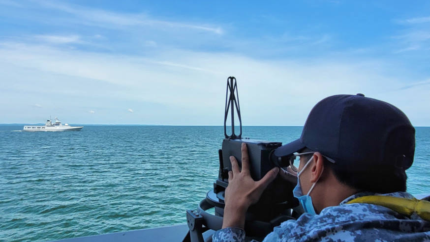 Bearing 075! Keeping a close watch at his ship's disposition from KDB Darulehsan during the manoeuvring exercise (MANEX) serial.