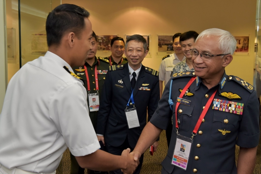 GEN Affendi meets the current Malaysian ILO at IFC. Since its inauguration, the number of ILOs deployed at IFC has grown.