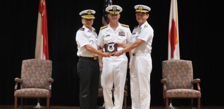 RADM Saw Shi Tat (left) taking over the command of CTF 151 from outgoing Commander RADM Daisuke Kajimoto (right), at the Change of Command Ceremony.