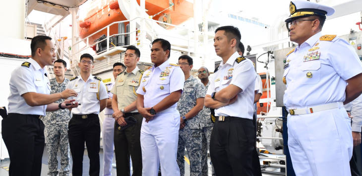 Chief of the Indonesian Navy Makes Introductory Visit to Singapore