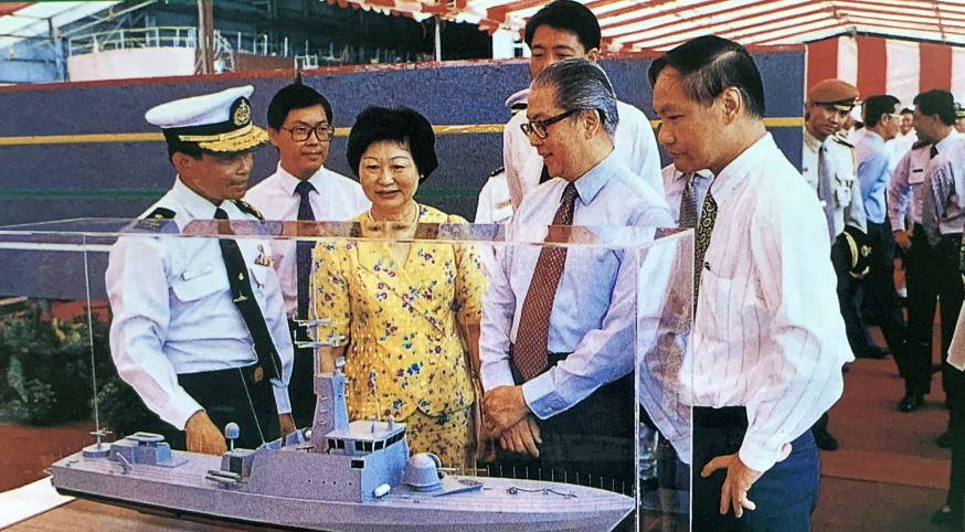 Mrs Tony Tan, wife of then-Deputy Primary Minister and then-Minister for Defence (DM), Dr Tony Tan.