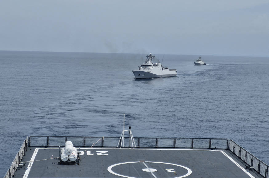 KRI Sultan Hasanuddin (foreground) and KRI Sampari (background) getting in position during the Manoeuvring Exercise (MANEX) serial.
