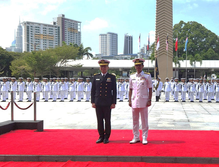 During his visit, he met the Chief of the Royal Malaysian Navy, Admiral Tan Sri Abdul Rahman bin Ayob, and inspected a Guard-of-Honour contingent at the Ministry of Defence in Kuala Lumpur. 