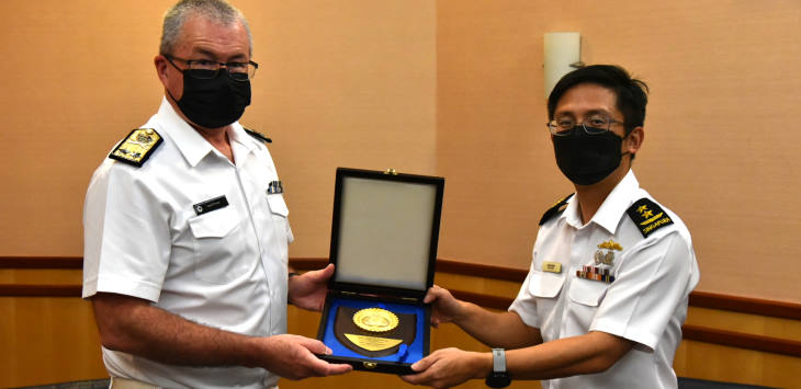 Welcoming Chief of Royal New Zealand Navy to Singapore