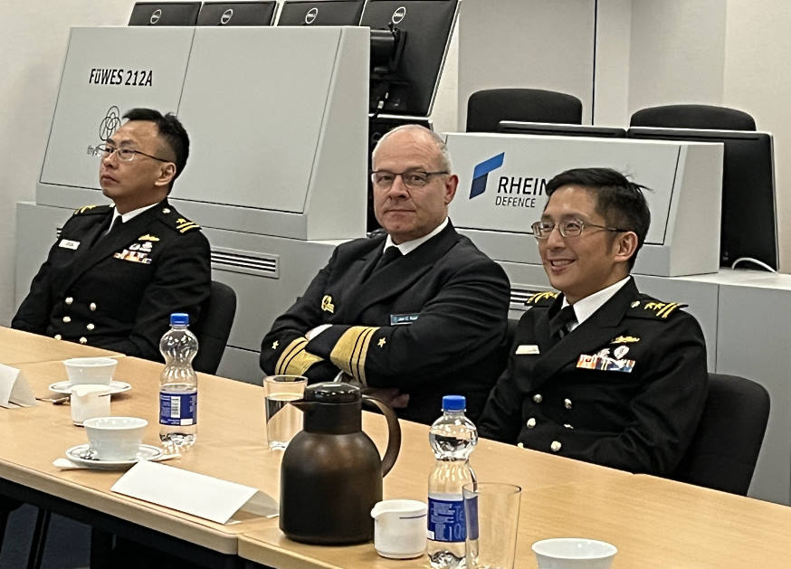 During his visit, RADM Beng visited the Eckernförde Naval Base where he was given a brief on the capabilities of the GN's 1st Submarine Squadron and the Hydroacoustic Analysis Centre. 