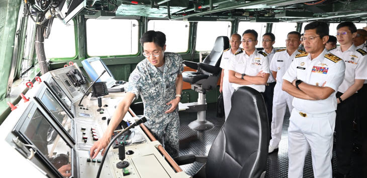 Chief of Royal Malaysian Navy Makes Introductory Visit to Singapore