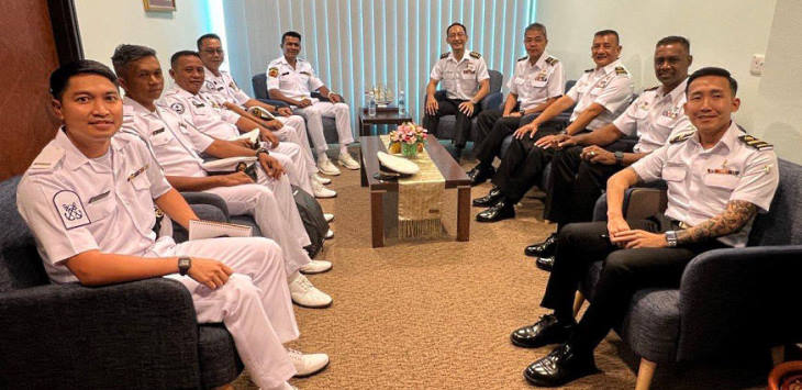 Enhancing Ties between Senior Warrant Officers between Singapore and Brunei Navies