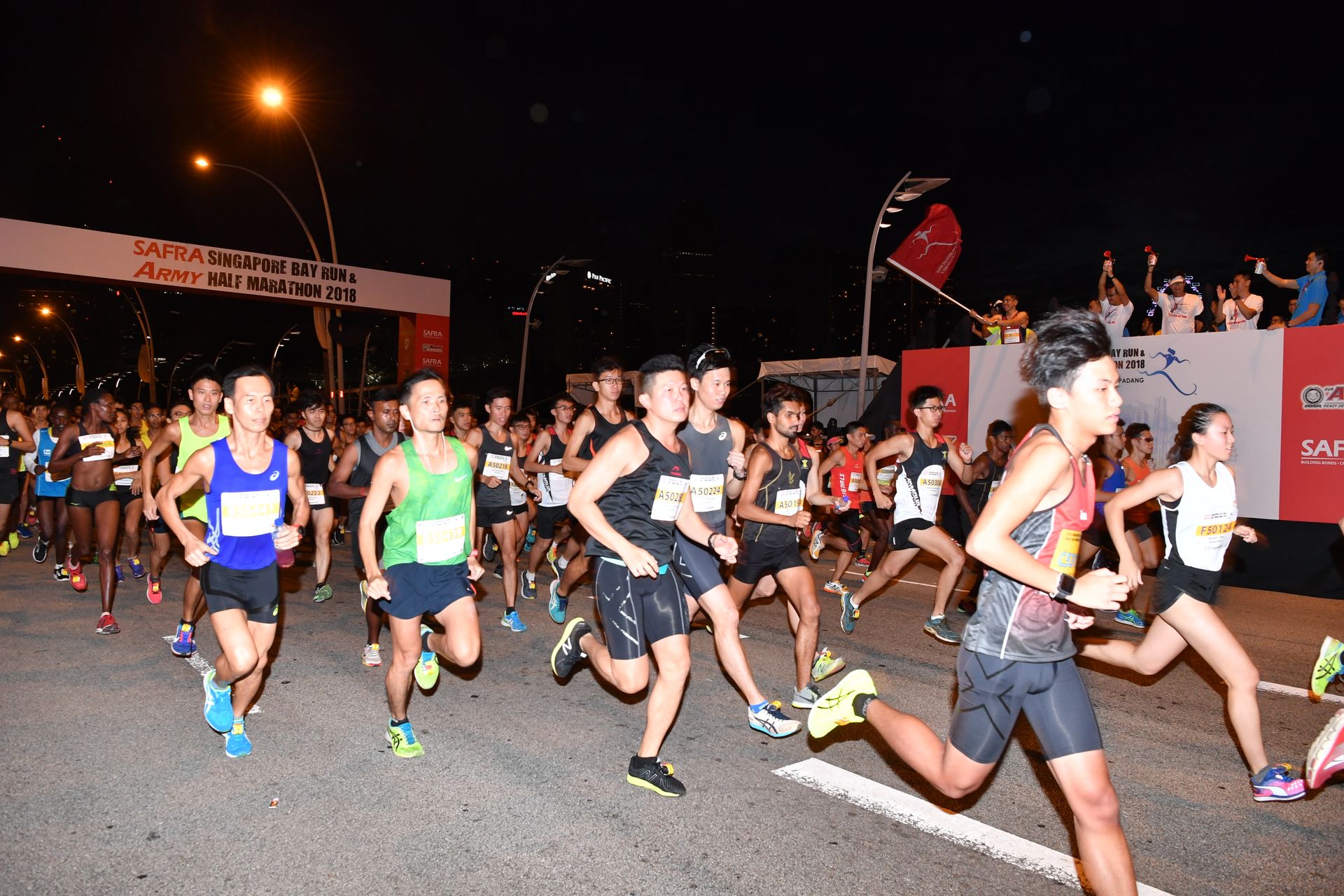 为数最多的新加坡武装部队国民服役人员家庭参加战备军协新加坡湾跑步大会兼陆军半程马拉松赛跑